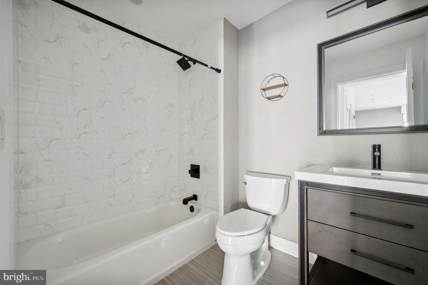 1232 N Front St #2e Property Photo 14