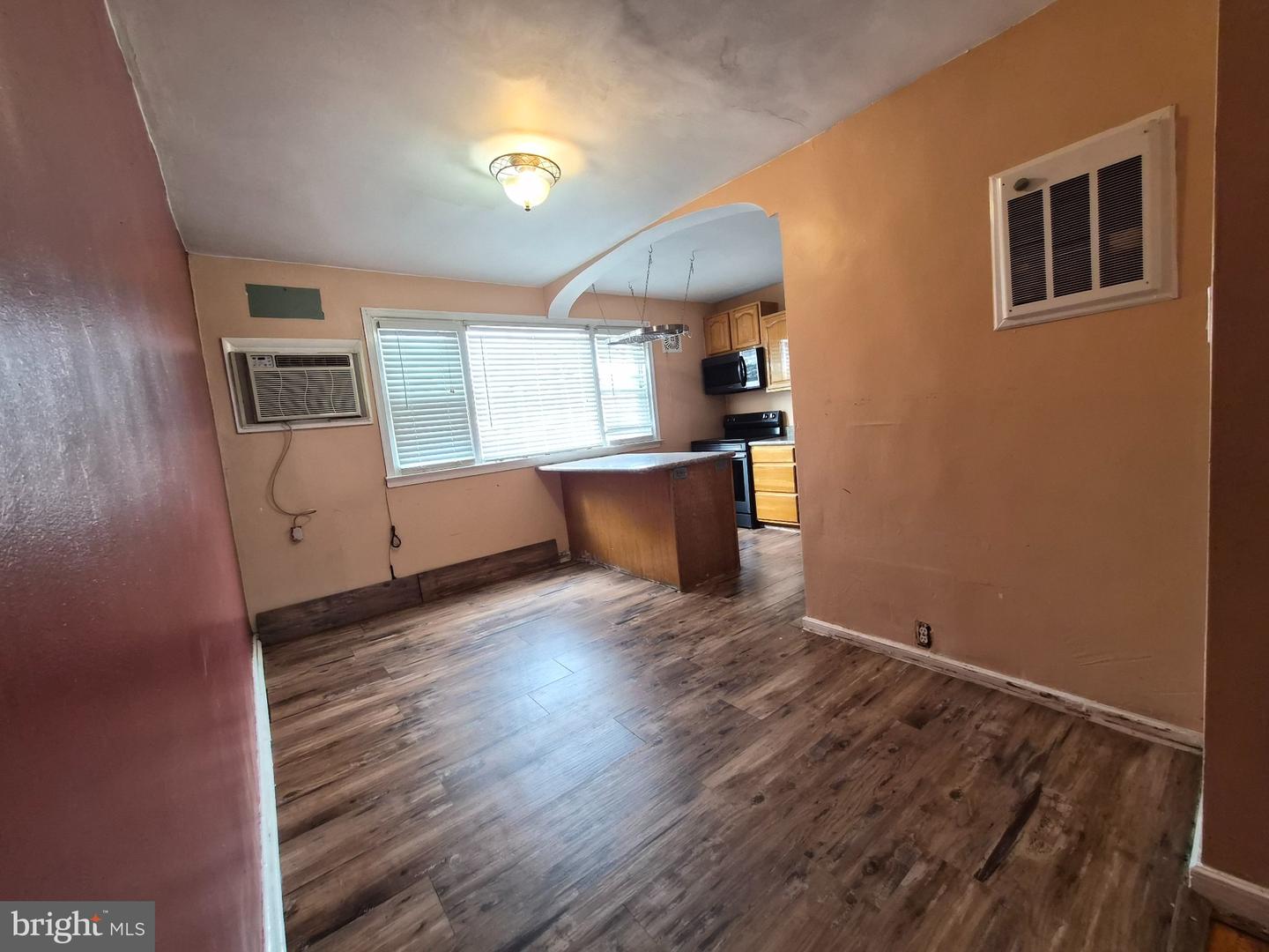 7704 Torresdale Ave Property Photo 4