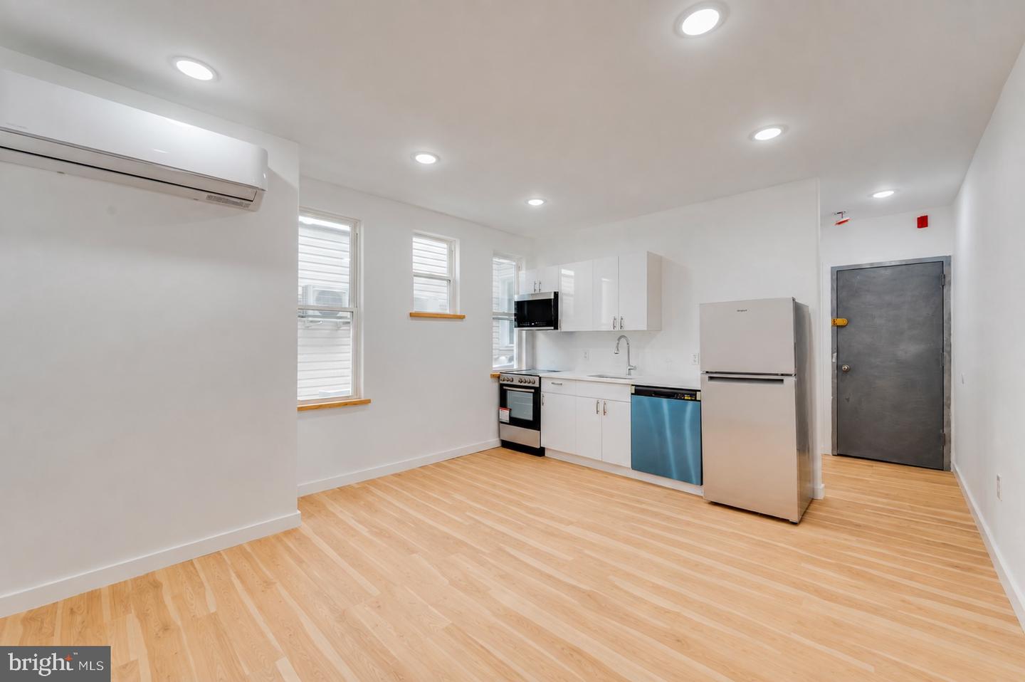 1617 Harrison St #2r Property Photo 1