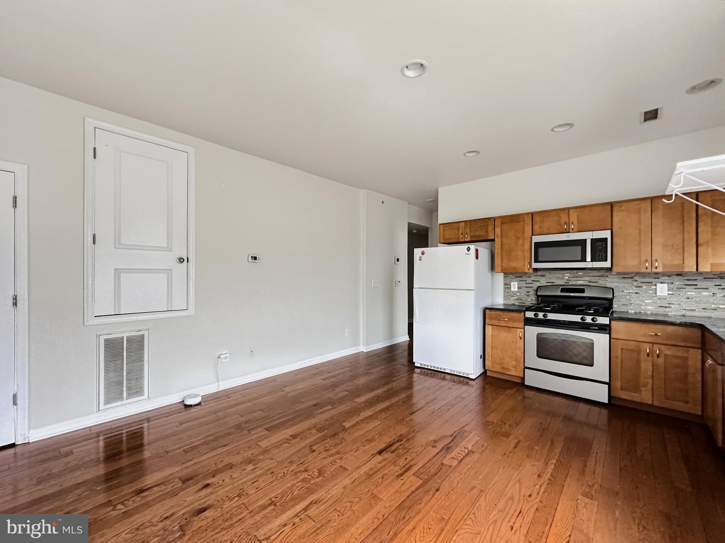 1822 W Norris St #c Individual Room Property Photo 2