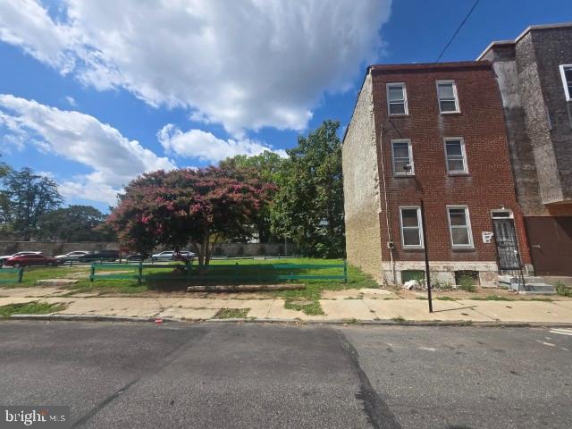 1250 N 19th St Property Photo 1