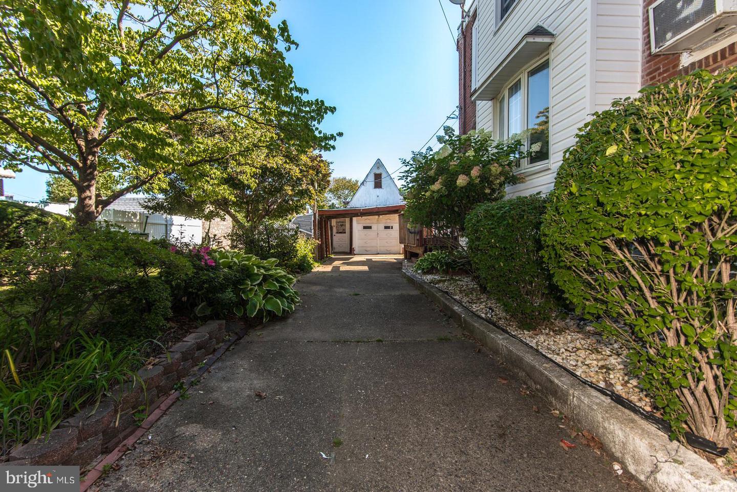 2231-33 Afton St Property Photo 3