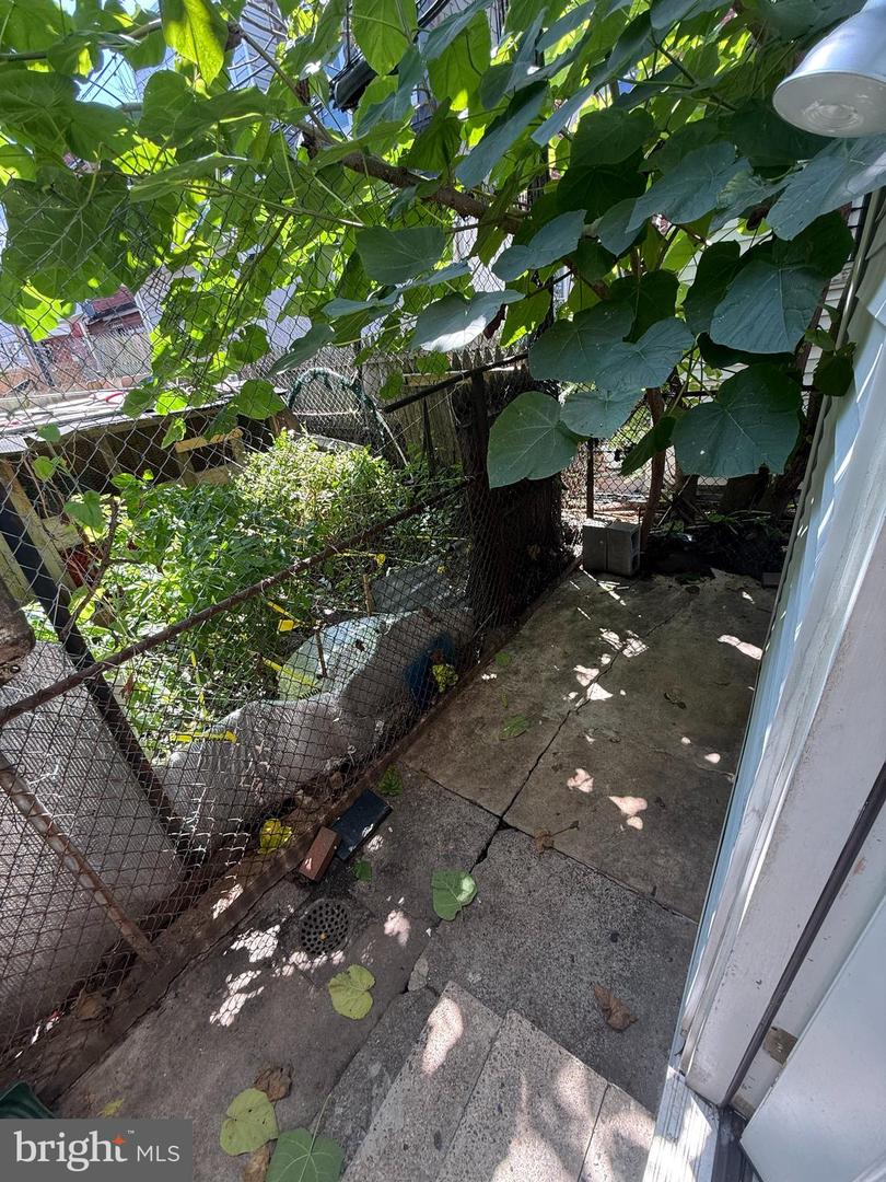 2066 E Stella St Property Photo 6