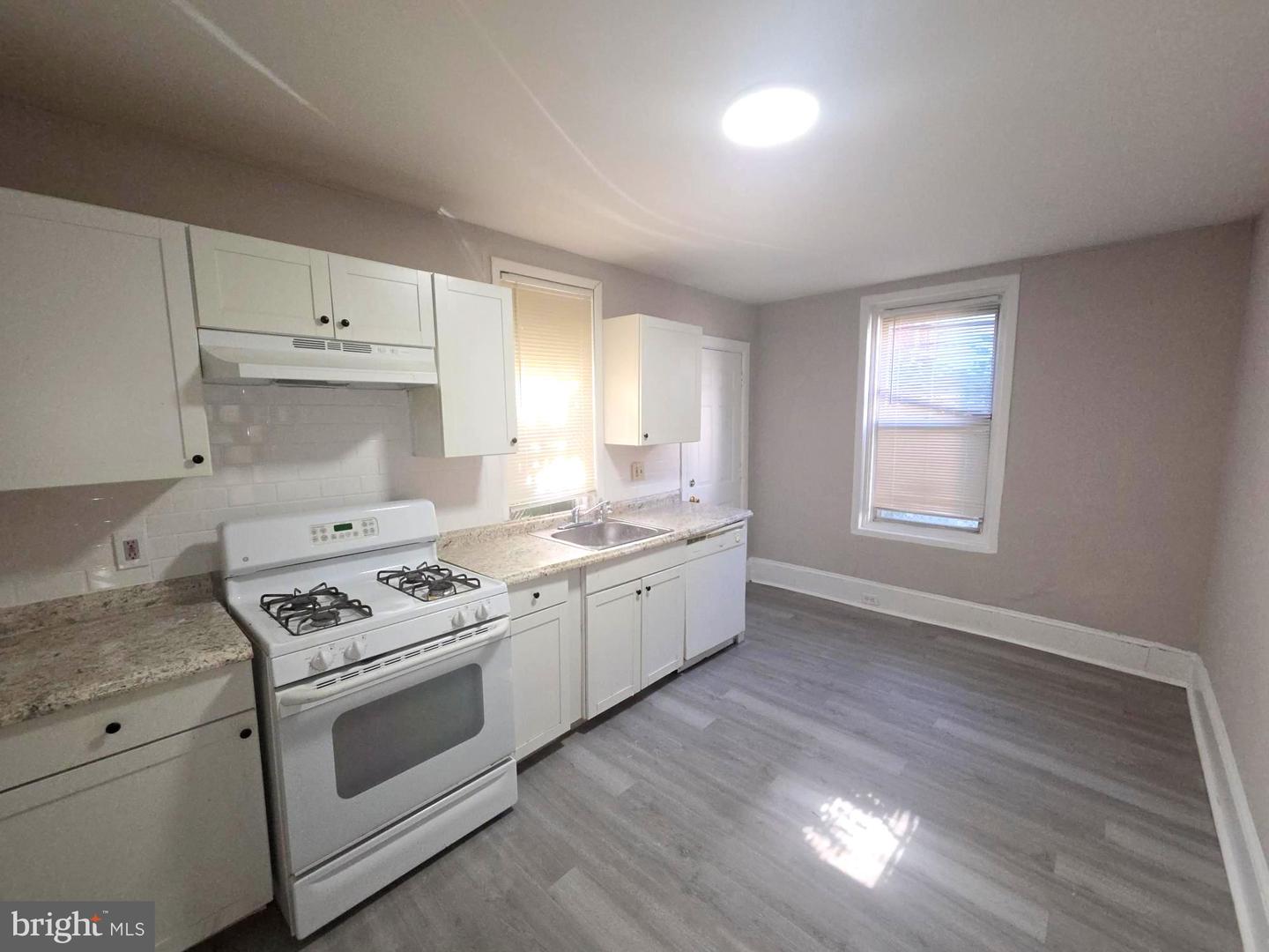1711 N Aberdeen St Property Photo 9