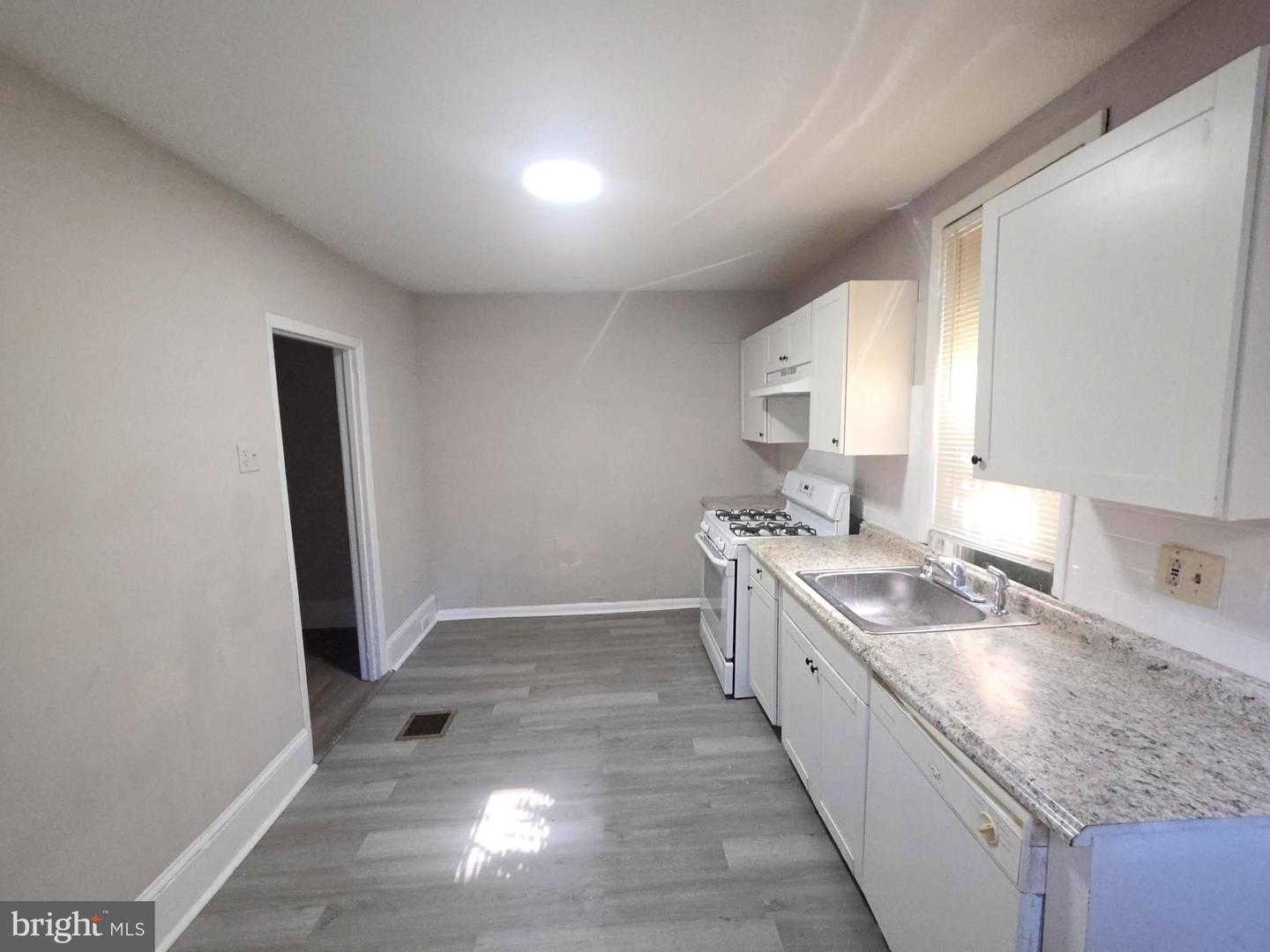 1711 N Aberdeen St Property Photo 10