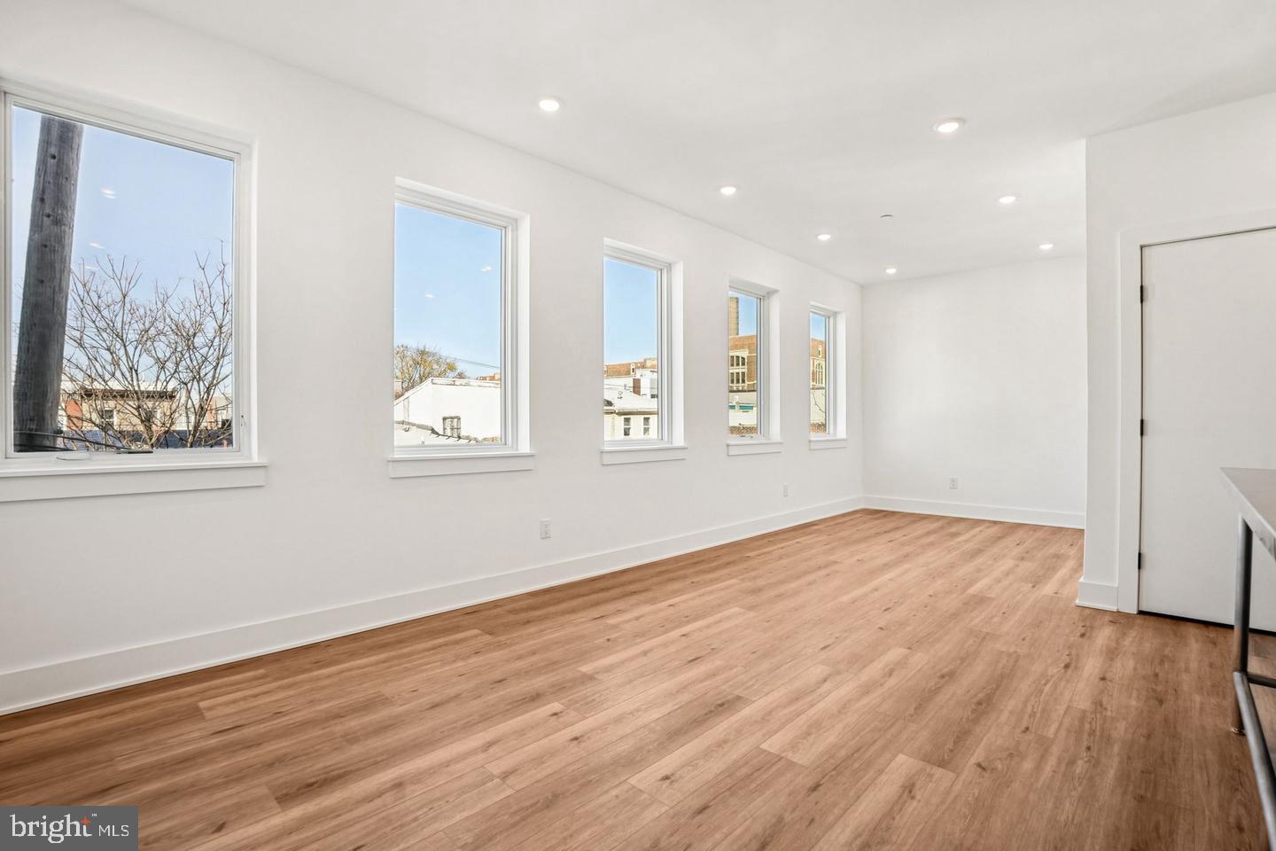2456 Frankford Ave #9 Property Photo 3