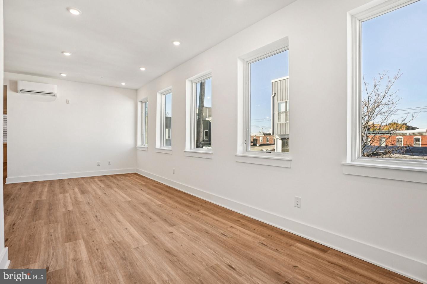 2456 Frankford Ave #9 Property Photo 4