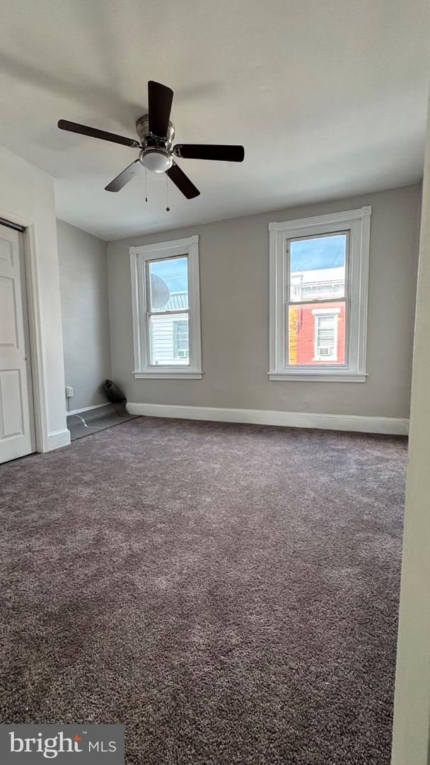 527 N Hobart Property Photo 6