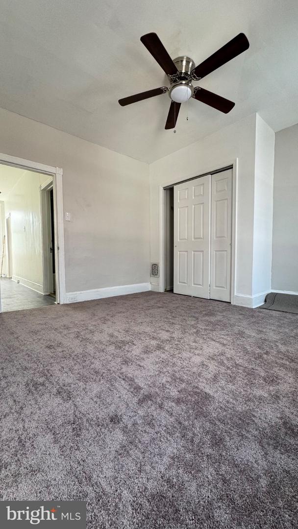 527 N Hobart Property Photo 7