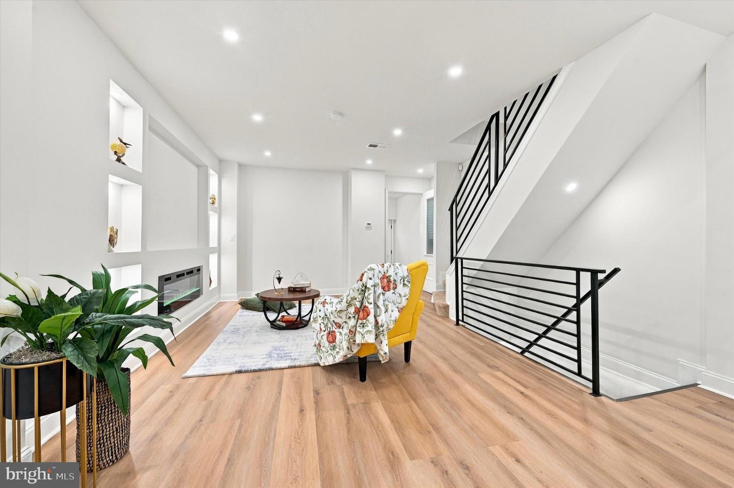 5329 Malcolm St Property Photo 7