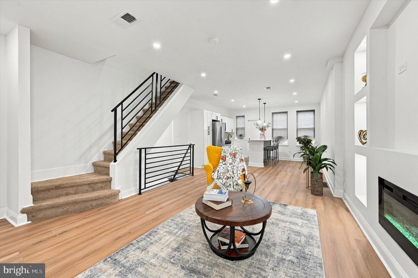 5329 Malcolm St Property Photo 9