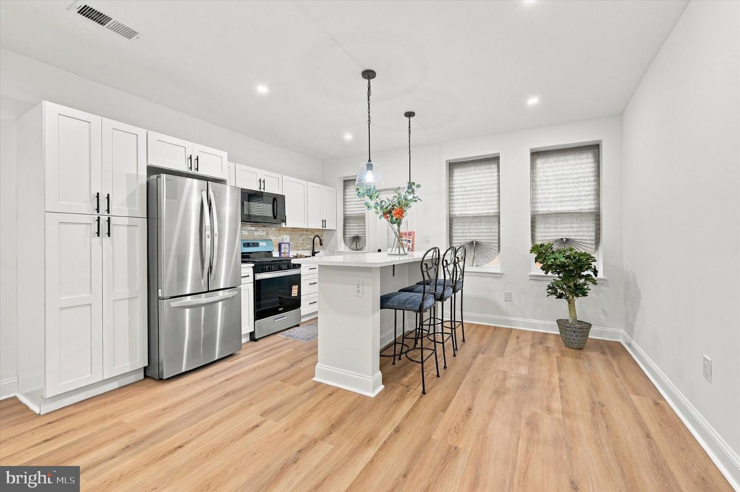 5329 Malcolm St Property Photo 10