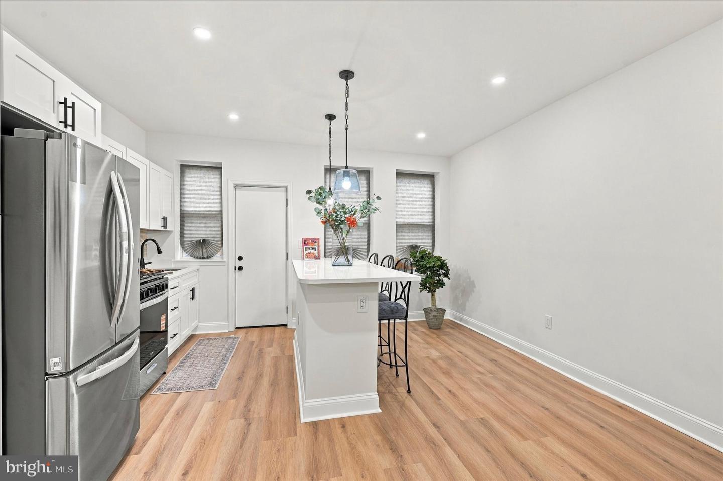 5329 Malcolm St Property Photo 11