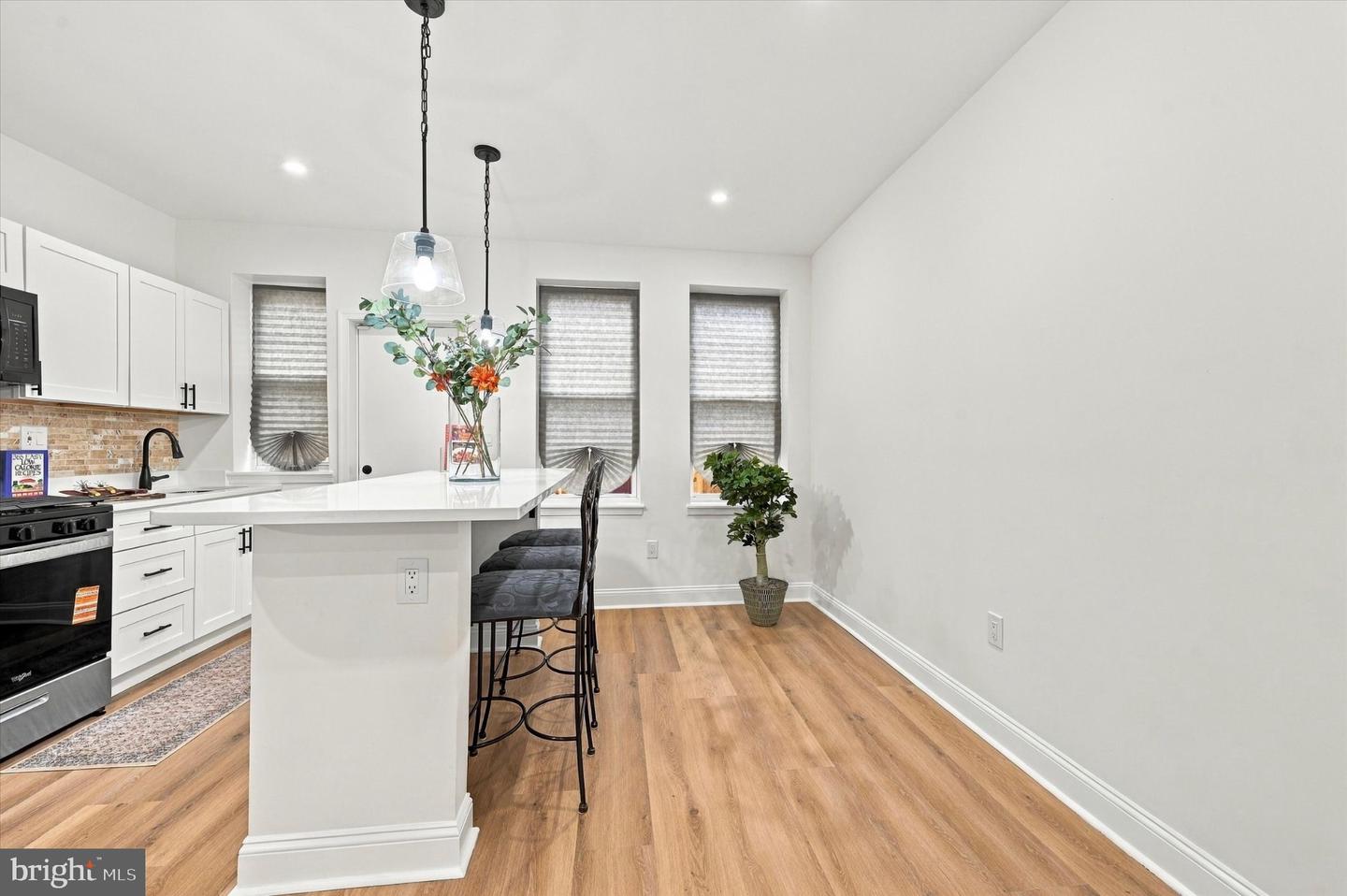 5329 Malcolm St Property Photo 12