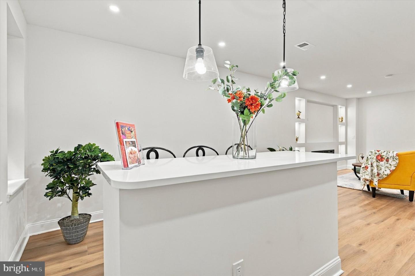 5329 Malcolm St Property Photo 14