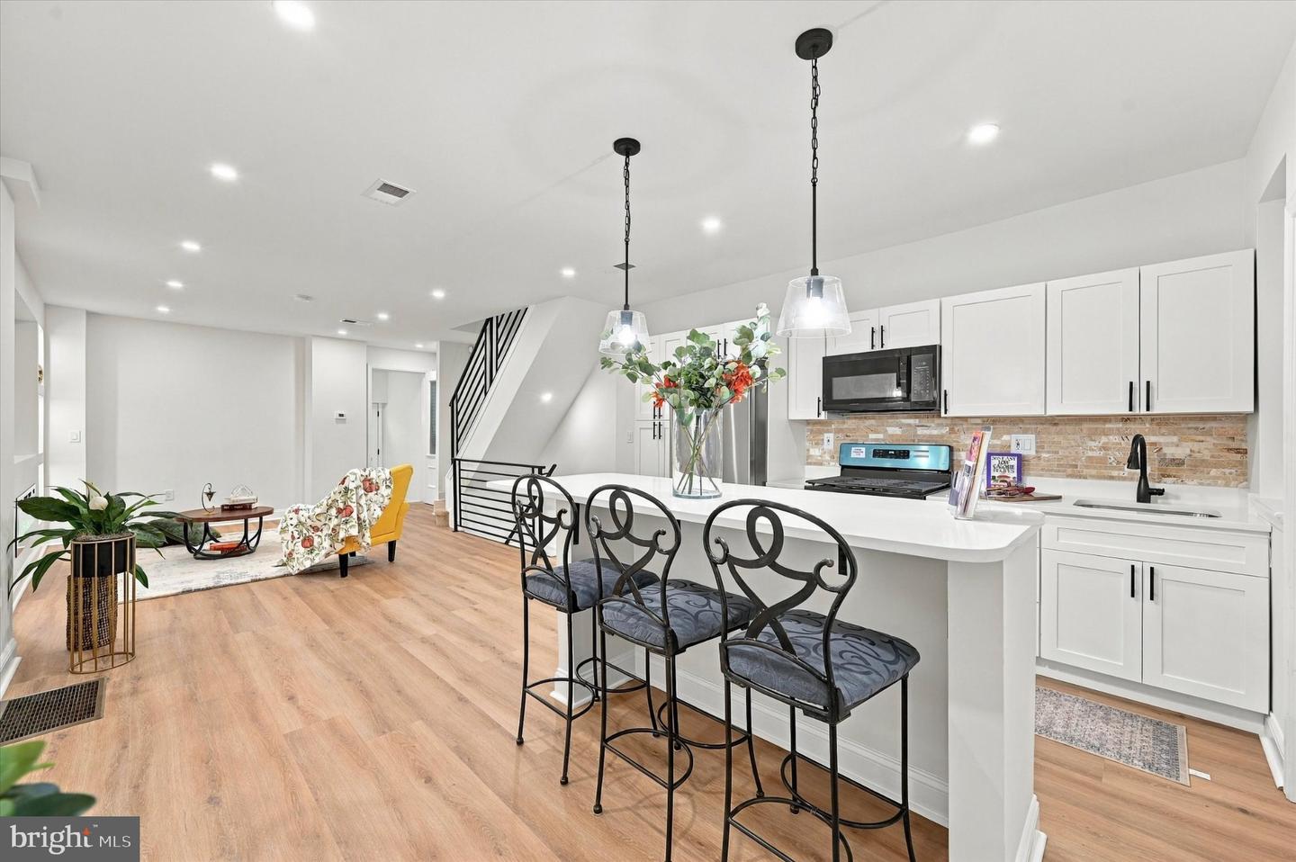 5329 Malcolm St Property Photo 16