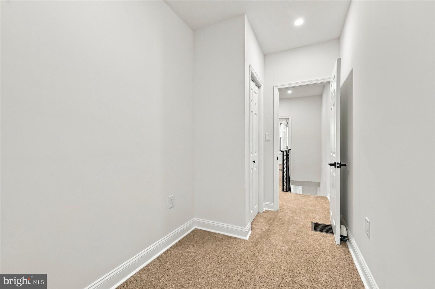 5329 Malcolm St Property Photo 18