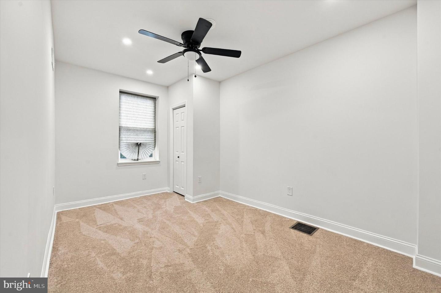 5329 Malcolm St Property Photo 19