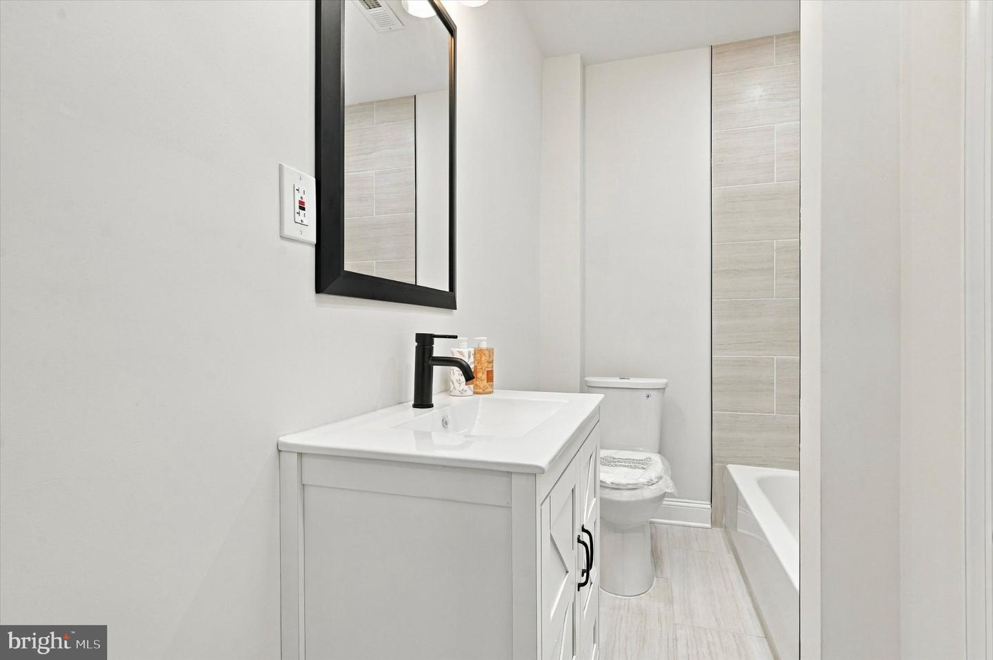 5329 Malcolm St Property Photo 21