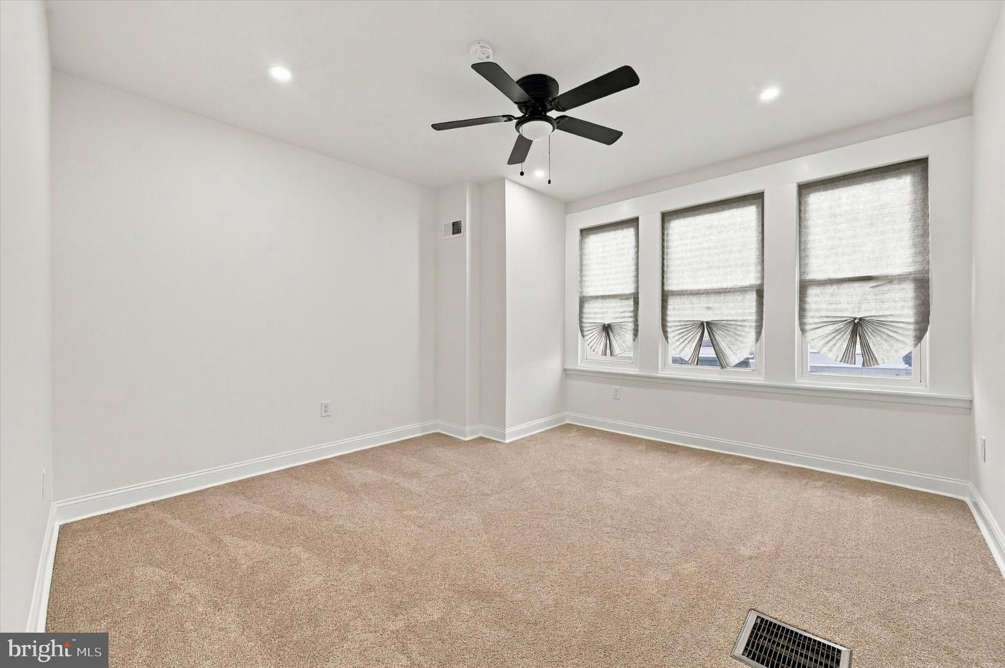 5329 Malcolm St Property Photo 23