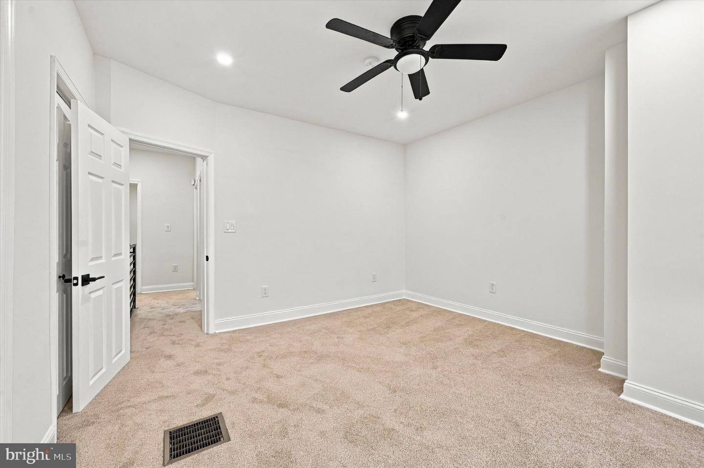 5329 Malcolm St Property Photo 26