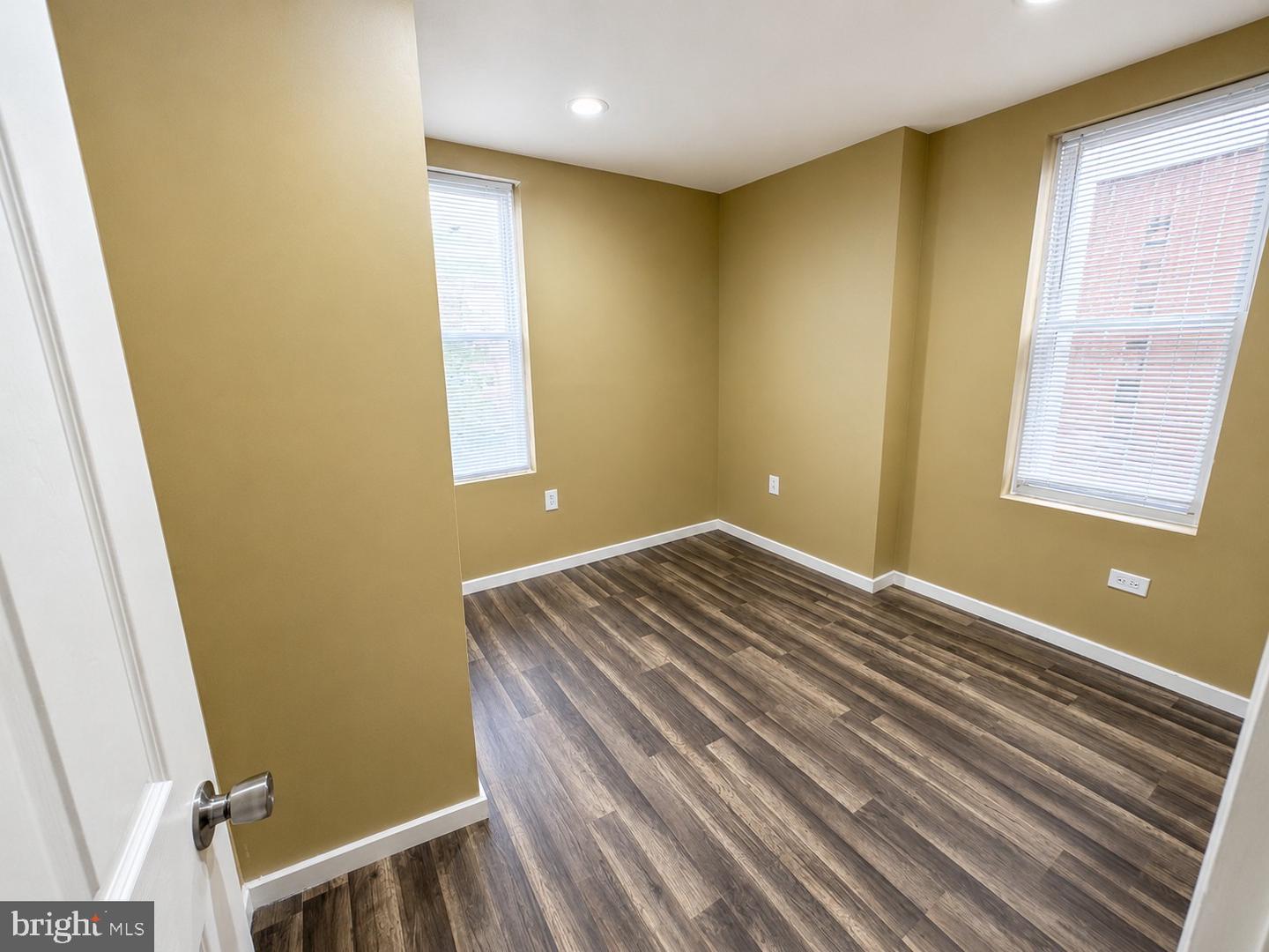 6054 Upland St Property Photo 6