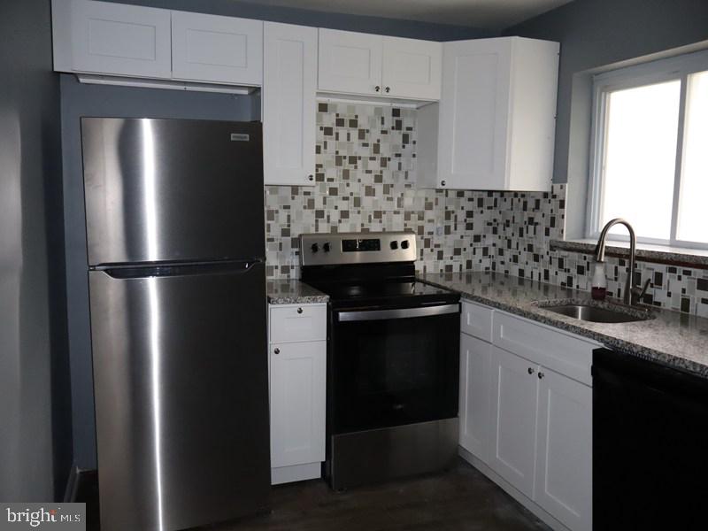 5024 Walton Ave Property Photo 7