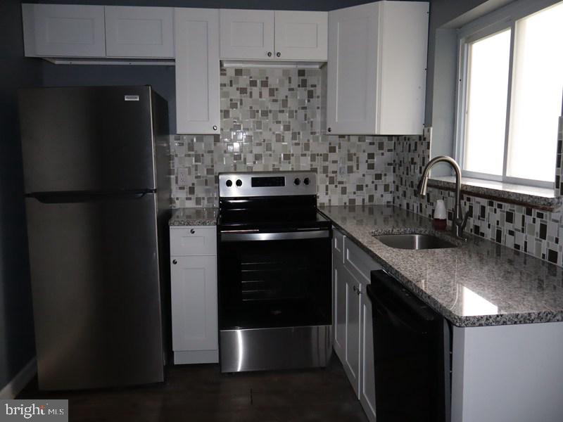 5024 Walton Ave Property Photo 10