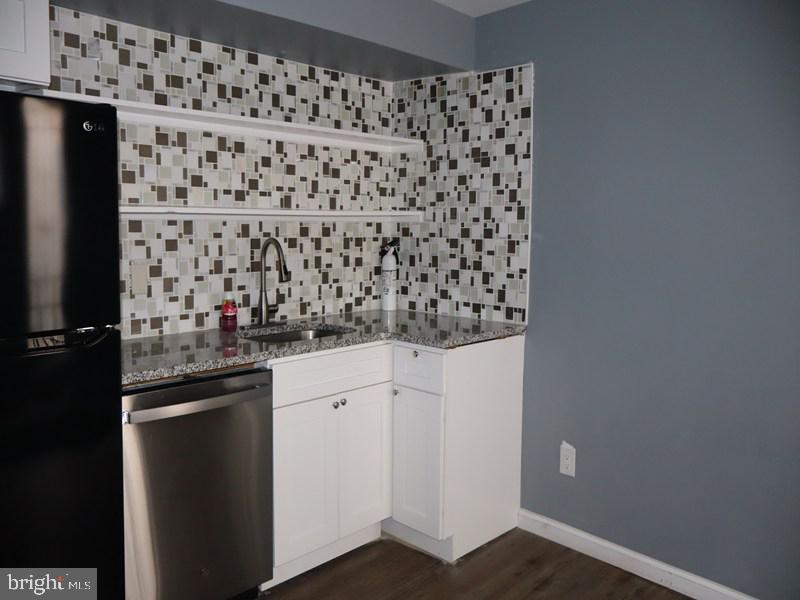 5024 Walton Ave Property Photo 15