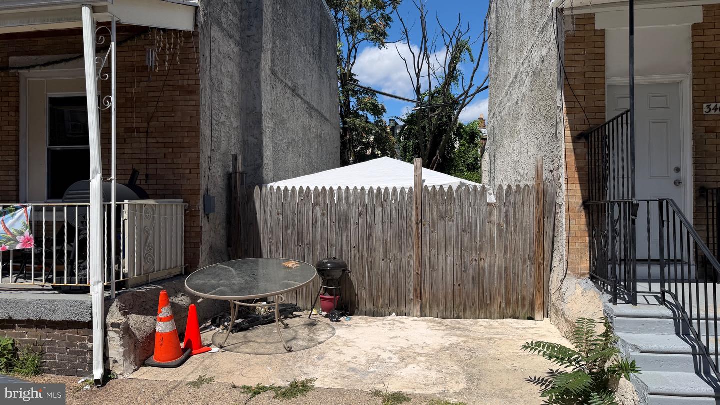 3466 Braddock St Property Photo 1