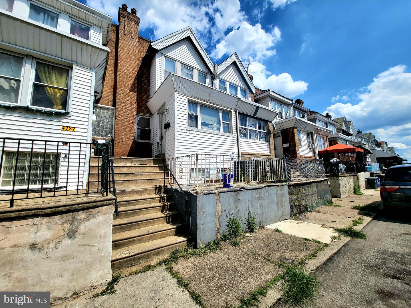 4739 Loring St Property Photo 4