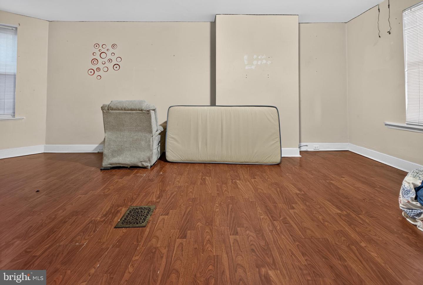 7279 Saybrook Ave Property Photo 3