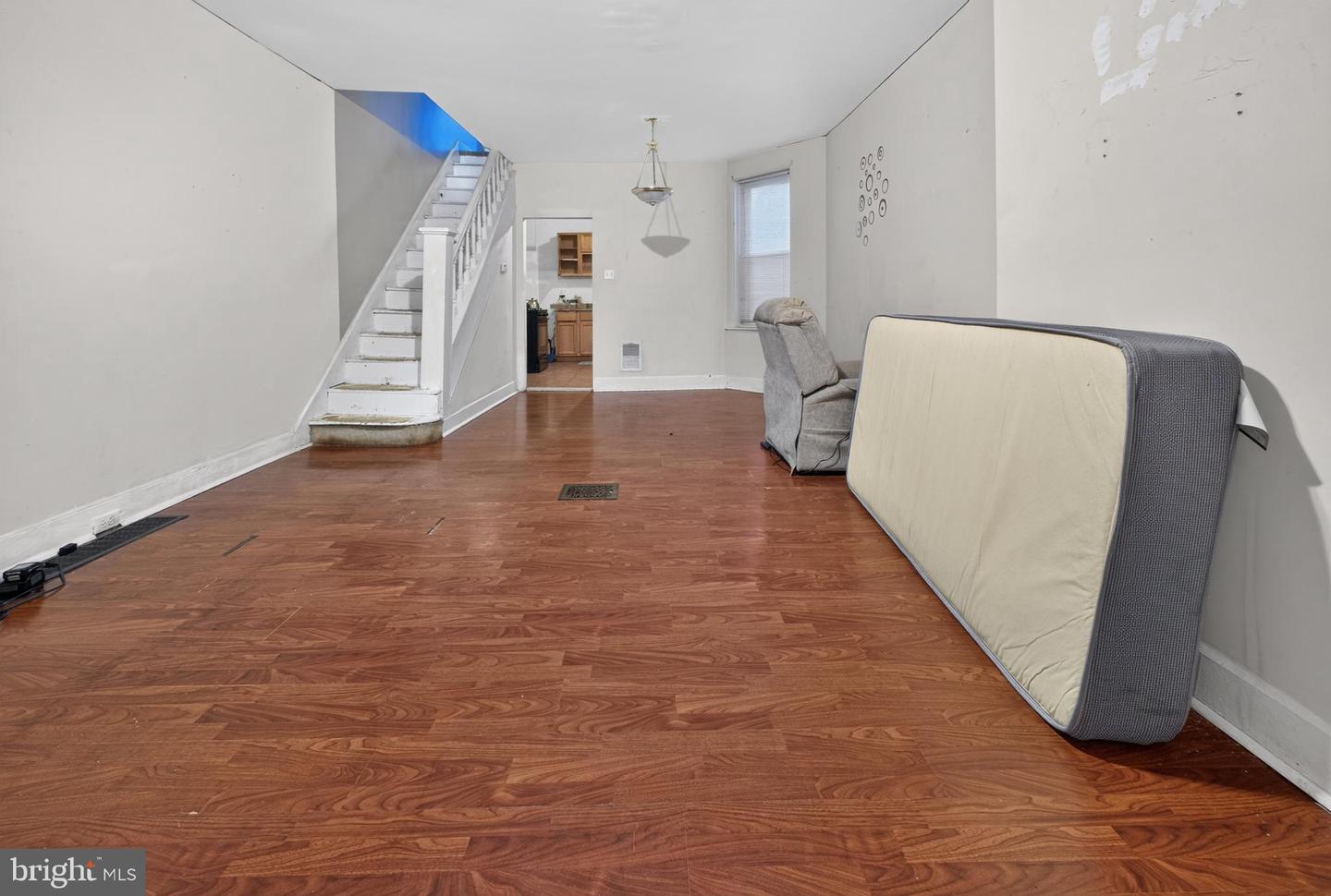 7279 Saybrook Ave Property Photo 4