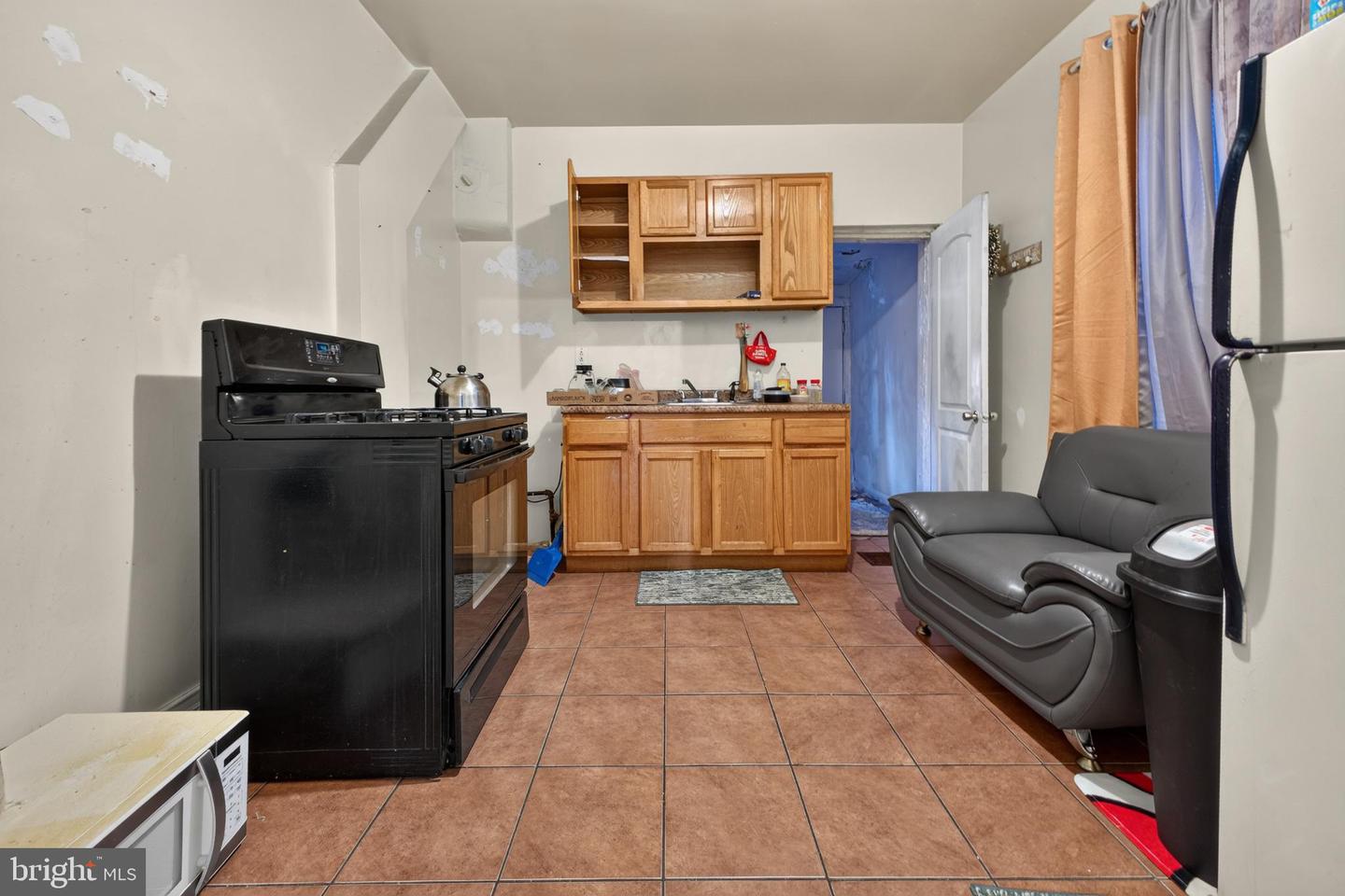7279 Saybrook Ave Property Photo 5