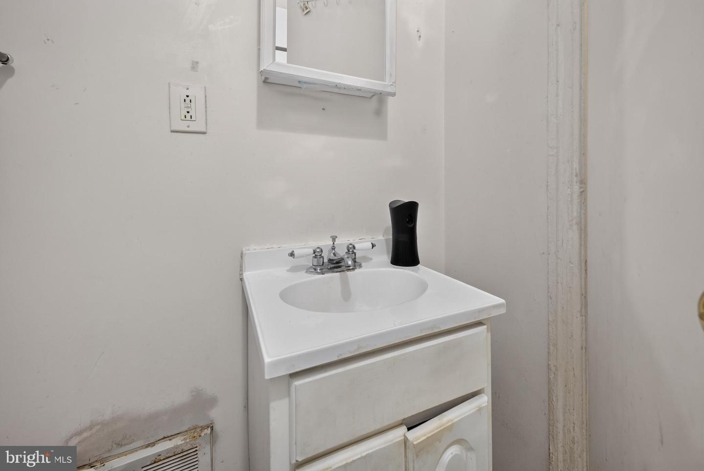 7279 Saybrook Ave Property Photo 16