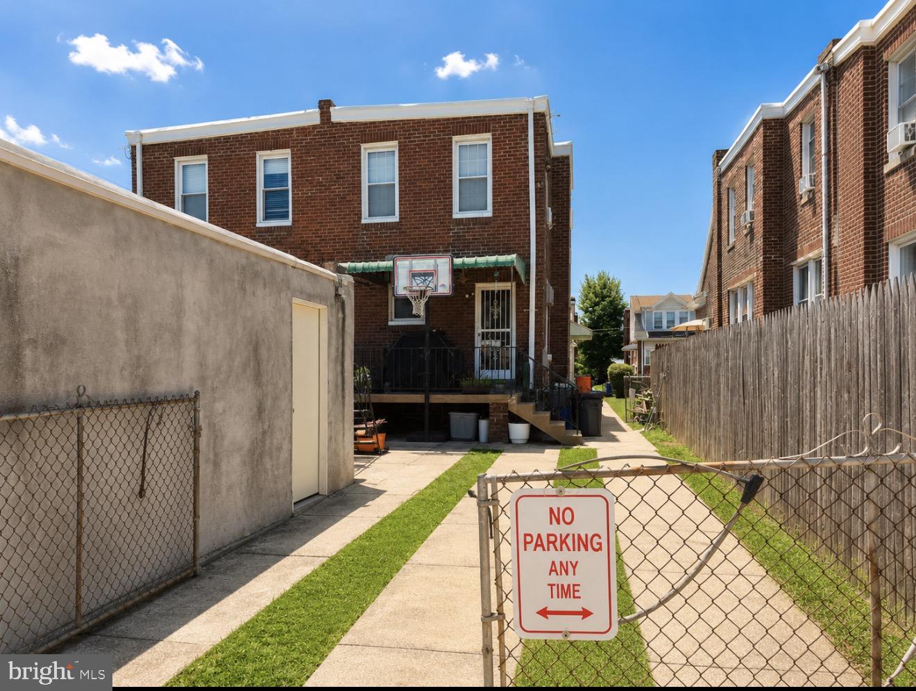 1923 Hartel Ave Property Photo 3