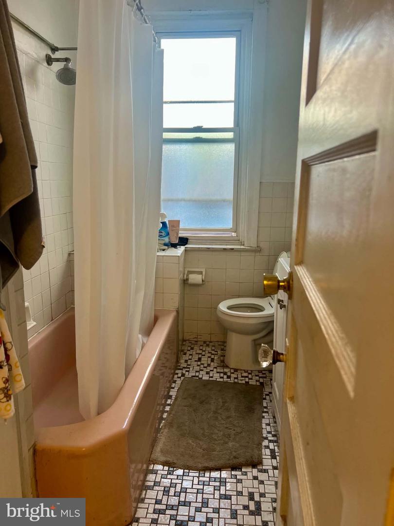 143 W Clarkson Ave Property Photo 8