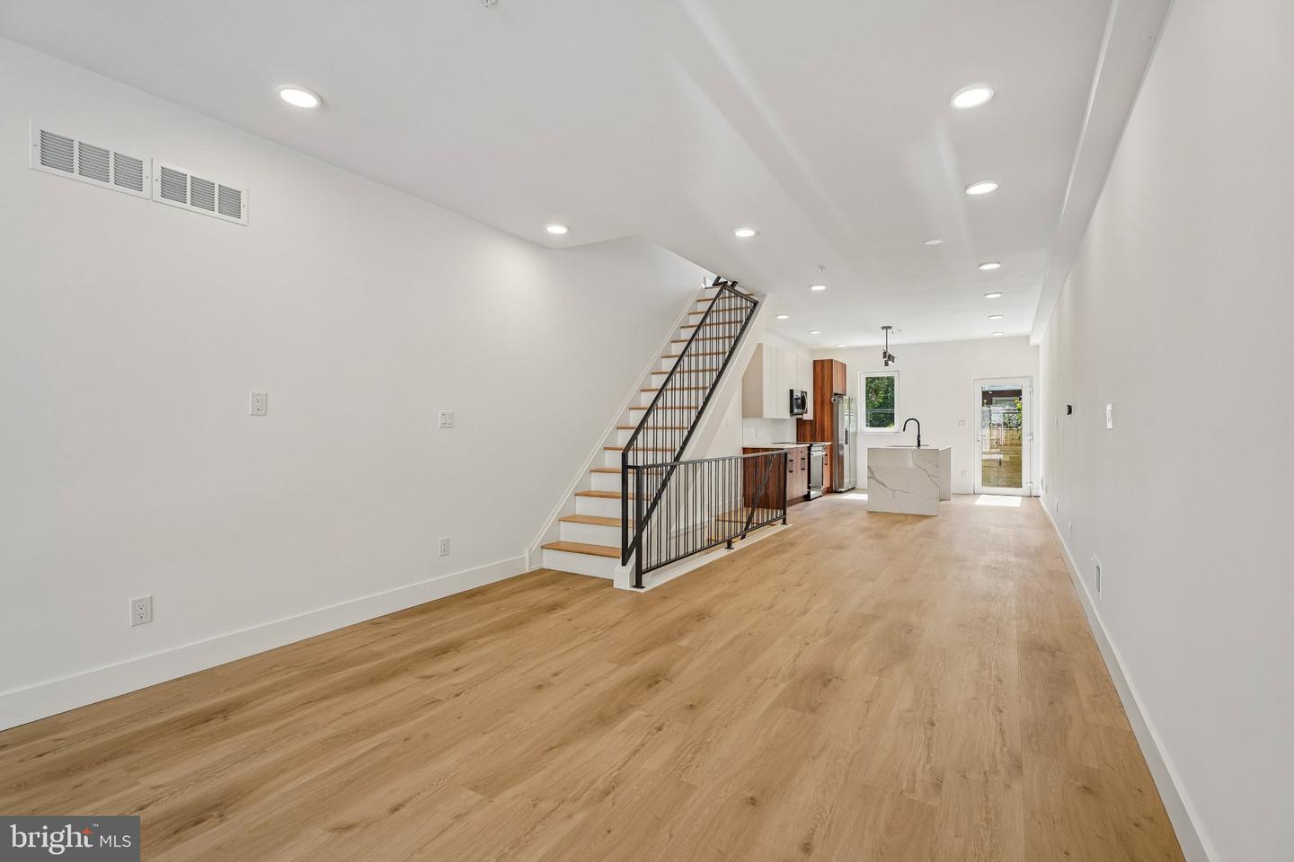 28 E Pleasant St Property Photo 3