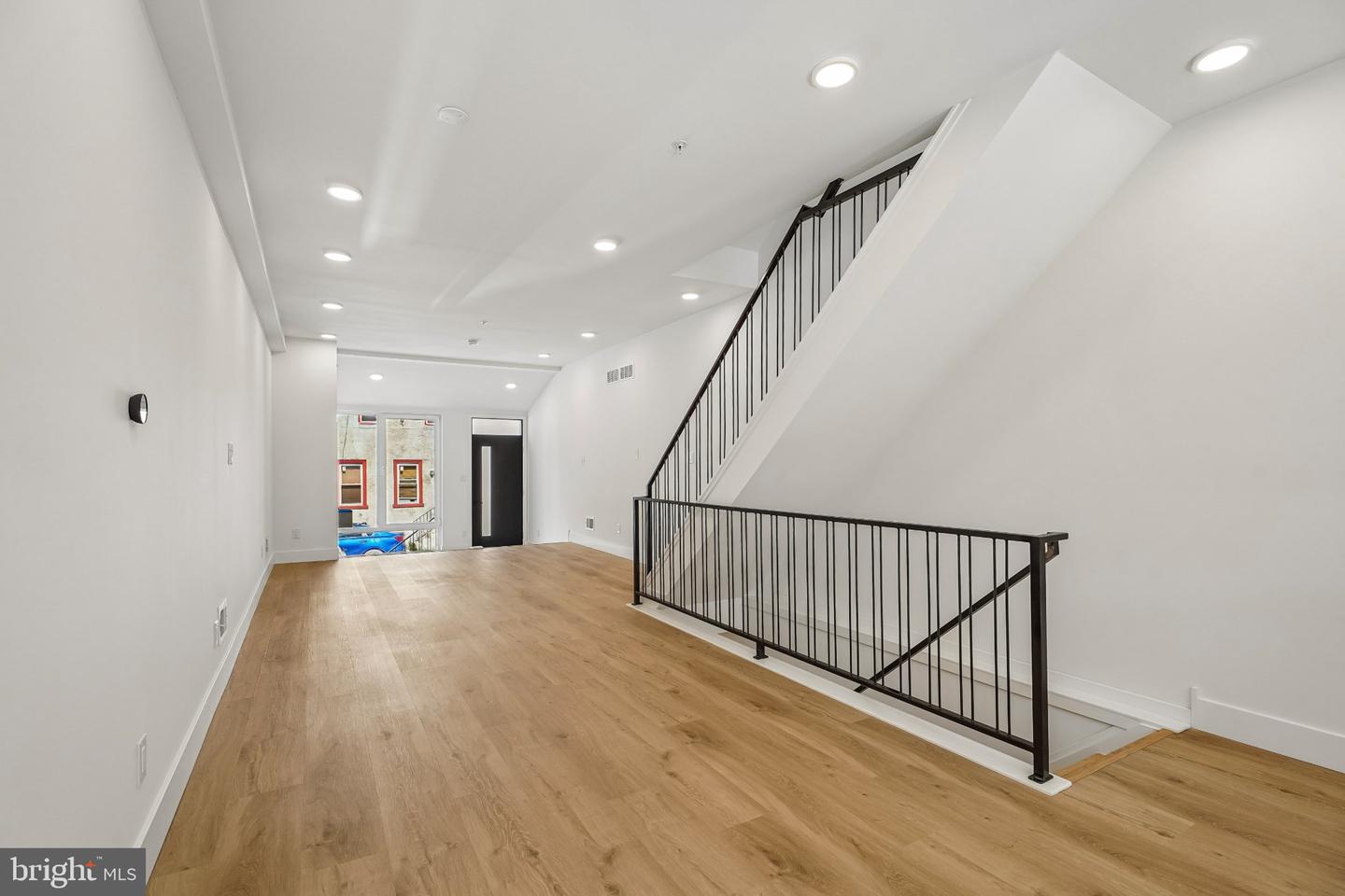 28 E Pleasant St Property Photo 4