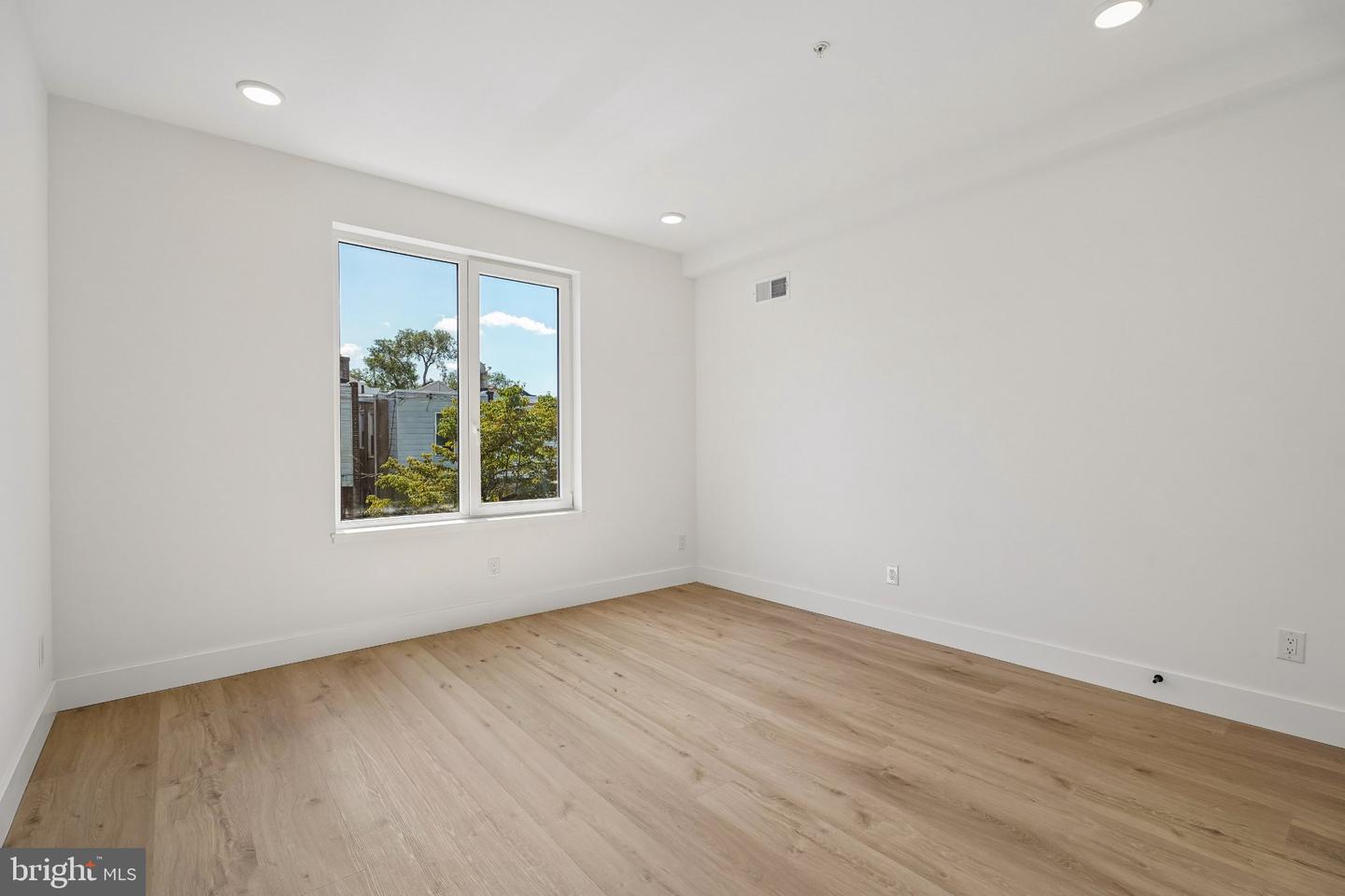 28 E Pleasant St Property Photo 5