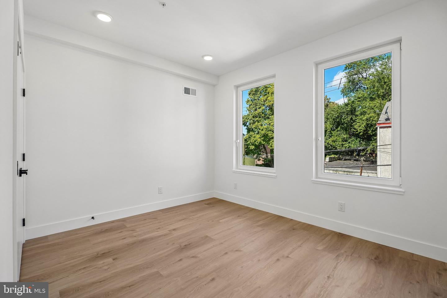 28 E Pleasant St Property Photo 10