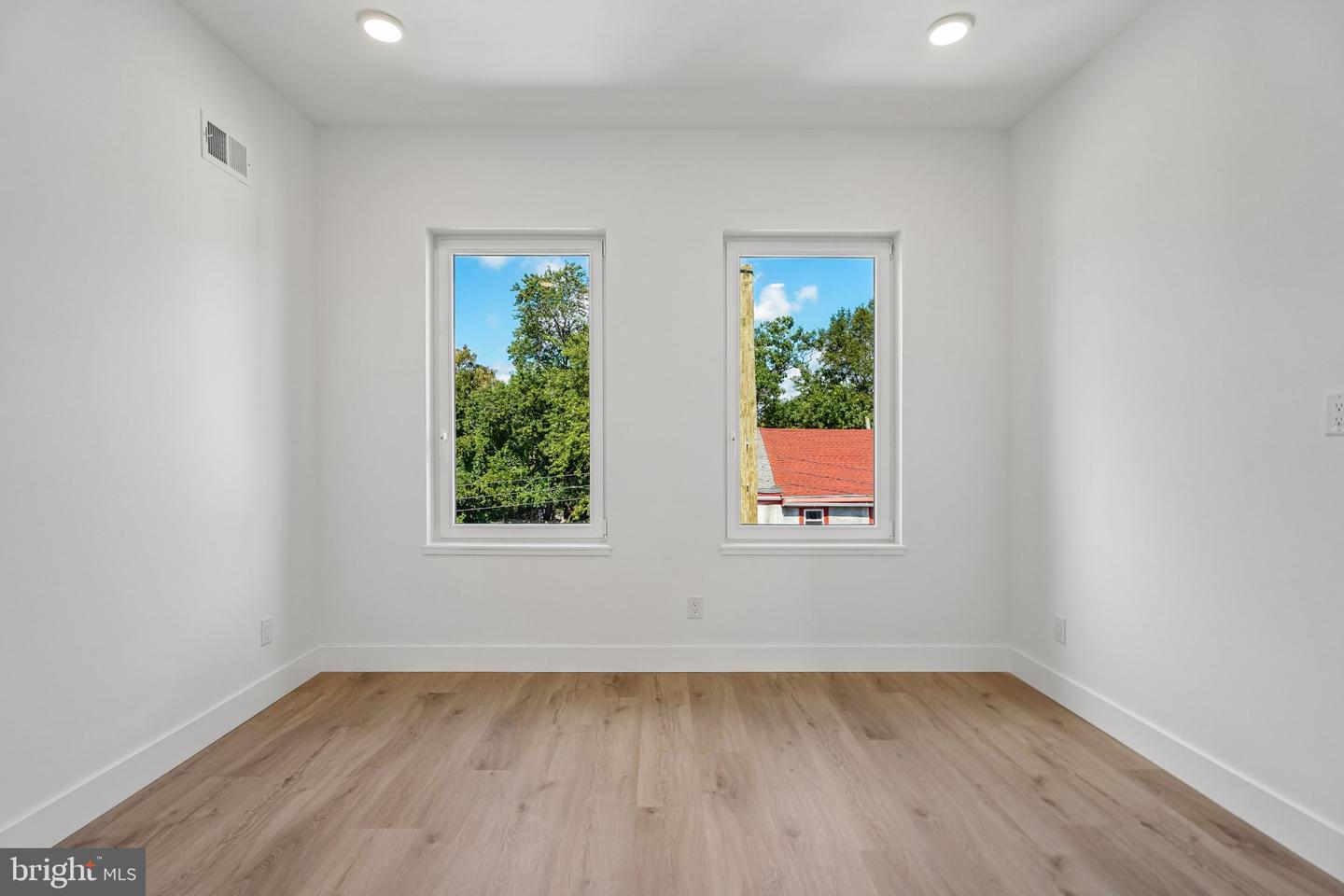 28 E Pleasant St Property Photo 17