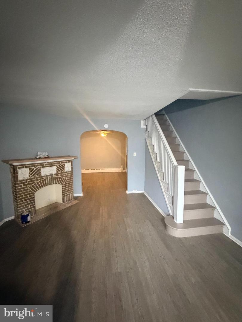 3830 Bennington St Property Photo 2