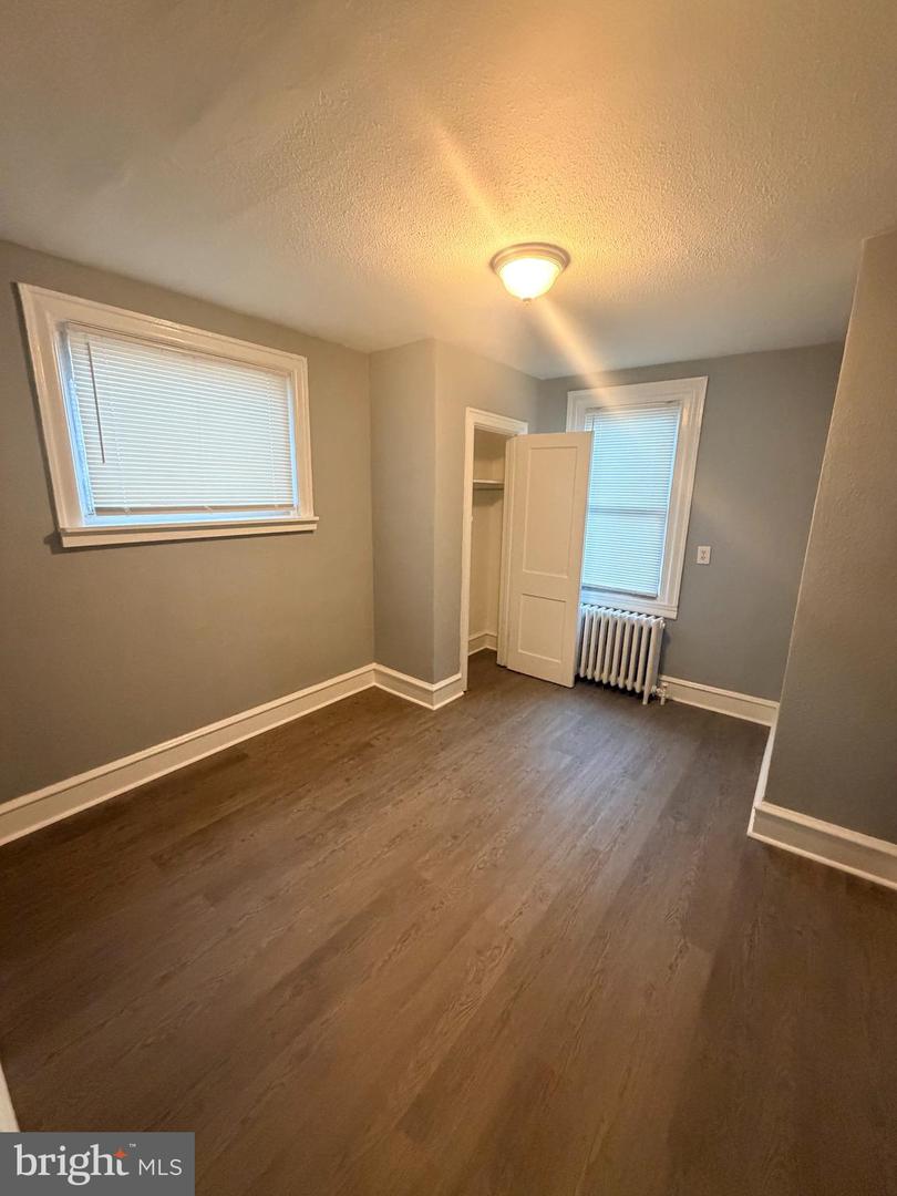 3830 Bennington St Property Photo 6