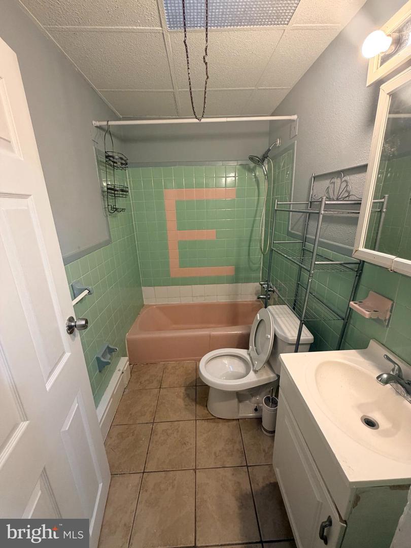 3830 Bennington St Property Photo 8