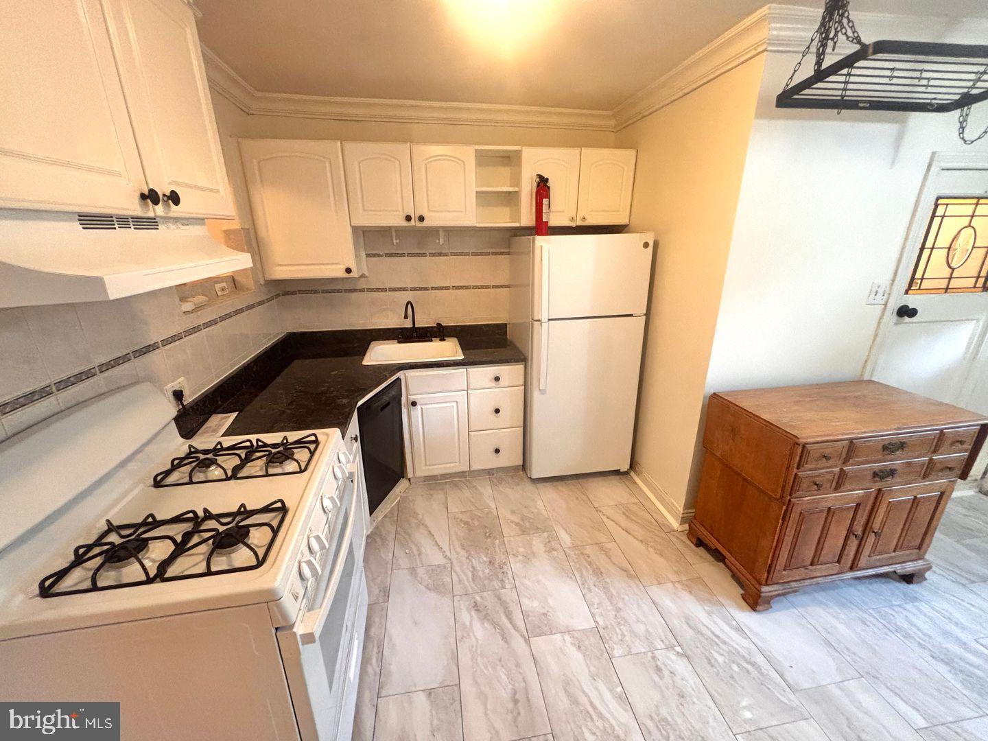 3229 Almond St Property Photo 12