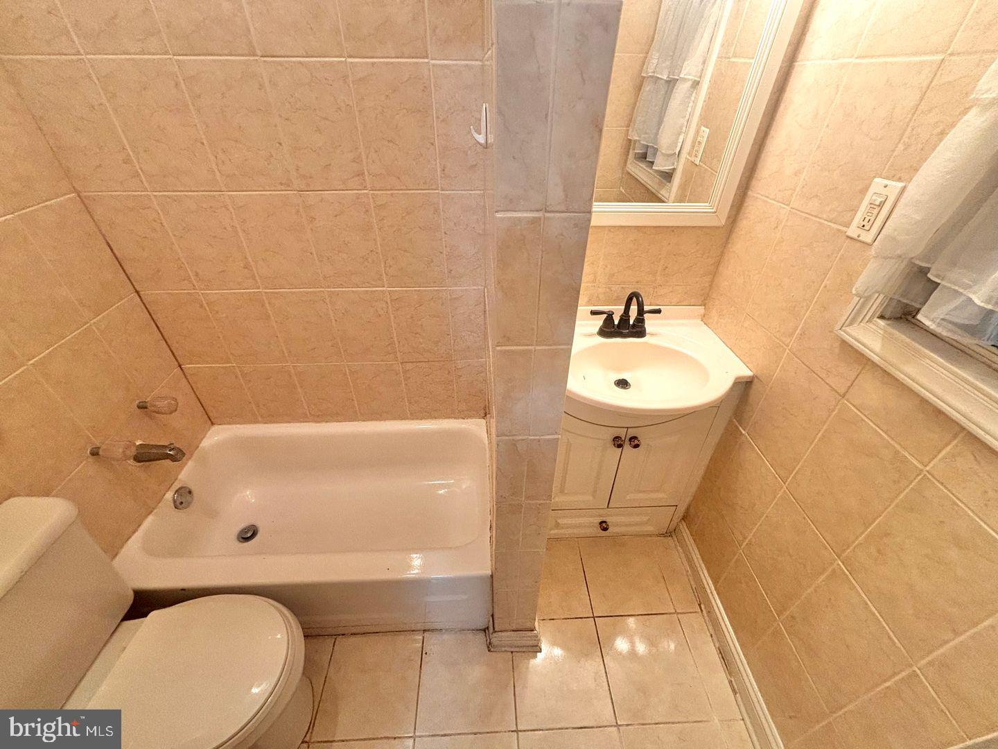 3229 Almond St Property Photo 13
