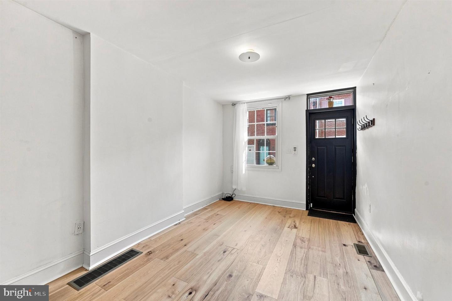 113 Titan St Property Photo 3