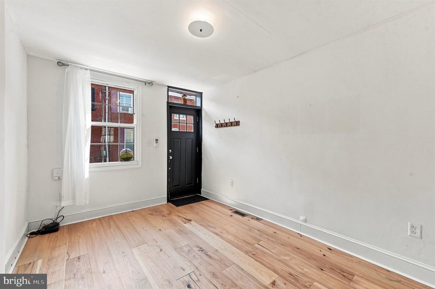 113 Titan St Property Photo 4