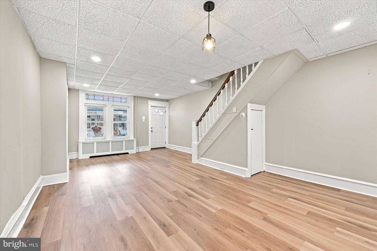 5643 Addison St Property Photo 6